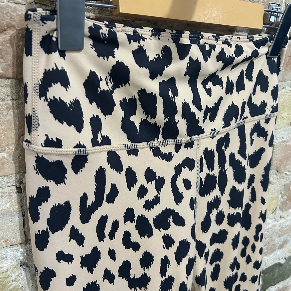 Chic All Fennix Camel Leo 7/8 Leopard/Cheetah Print Leggings - Picture 3 of 8